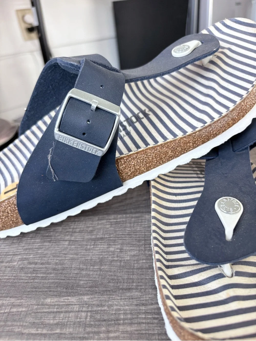Mens Navy Blue Striped T-strap Sandals unisex size 11 men’s